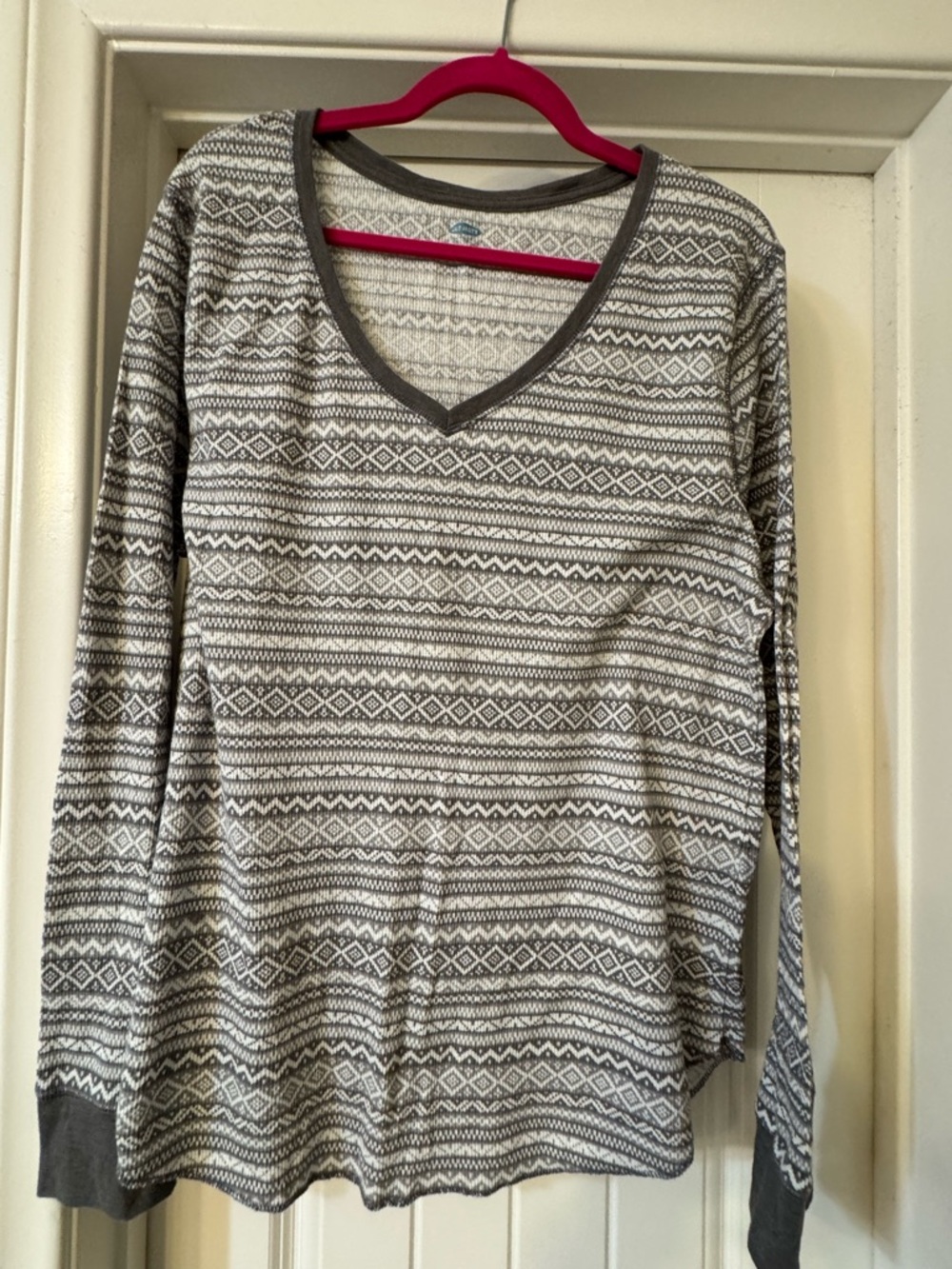 Old Navy Gray and White Patterned V-Neck Long Sleeve Top